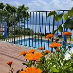 Celeste View Апарт-отель Меццегра