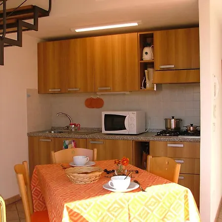 Celeste アパートホテル