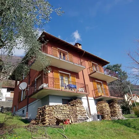 Celeste アパートホテル Mezzegra